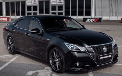 Седан Toyota Crown получил новое исполнение