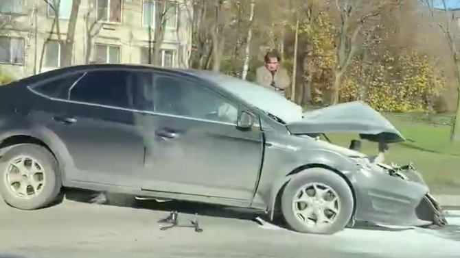 В Санкт-Петербурге столкнулось 3 легковушки - водитель одной из них погиб