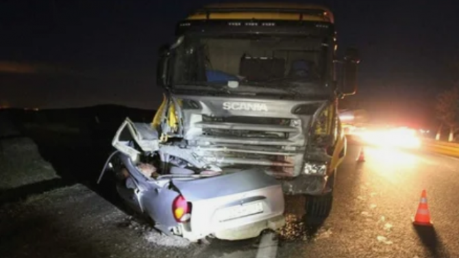 Четыре человека погибли в ДТП с грузовиком на Кубани