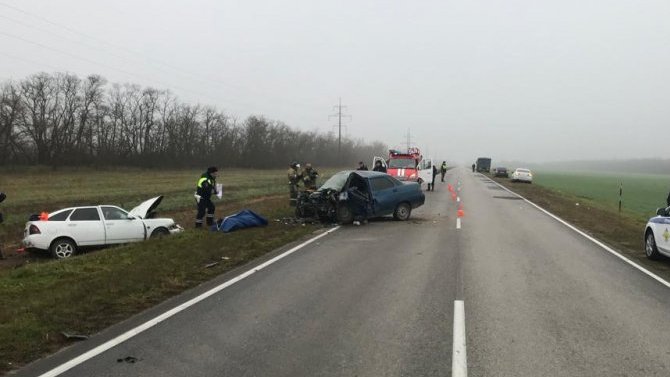 Двое взрослых и ребенок погибли в ДТП в Ростовской области