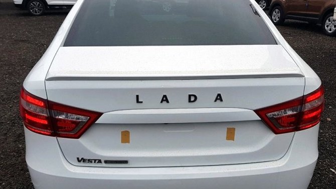 В Сети появились фотографии обновленной Lada Vesta с вариатором - до премьеры новинки