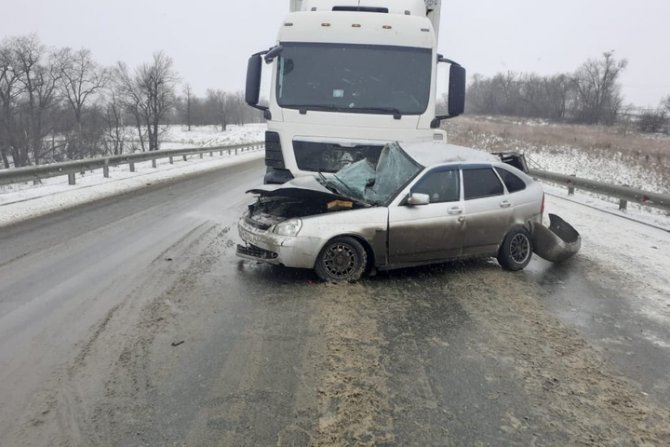 Два человека погибли в ДТП с грузовиком под Саратовом (2)