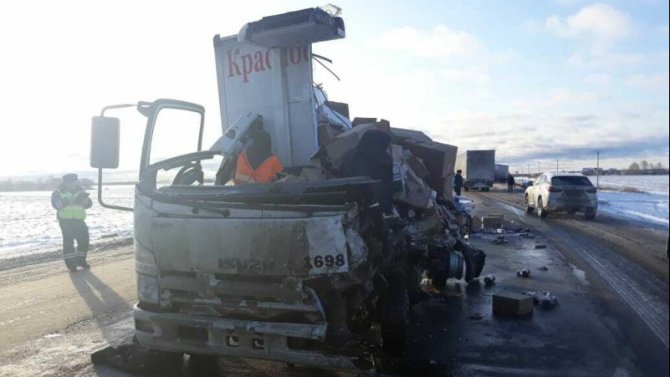 Водитель грузовика погиб в ДТП в Тюменской области