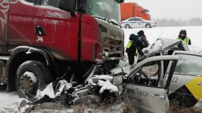 Женщина погибла в ДТП с грузовиком под Челябинском