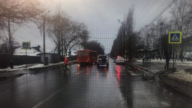 В Нижнем Новгороде автомобиль на переходе сбил ребенка