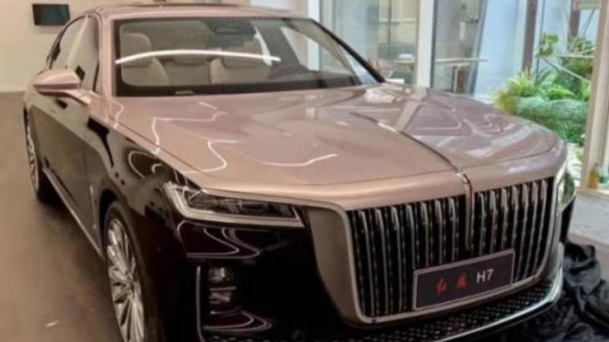 В Hongqi показали салон своего клона Rolls-Royce