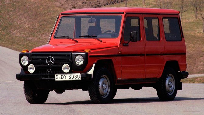 4 Mercedes-Benz Geländewagen