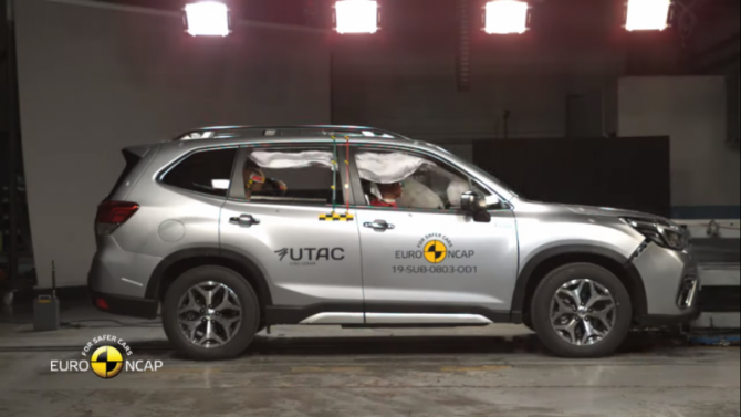 Названы самые безопасные автомобили прошлого года