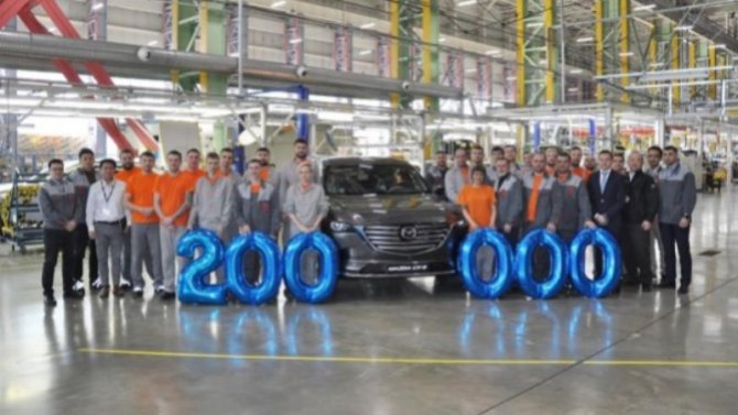 Завод Mazda во Владивостоке выпустил юбилейный автомобиль