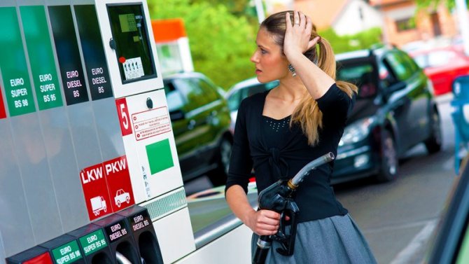 В России начали покупать меньше бензина