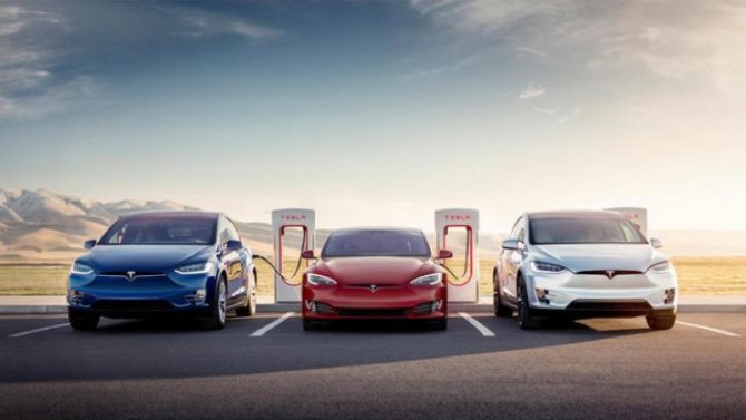 Tesla намерена удешевить страхование автомобилей