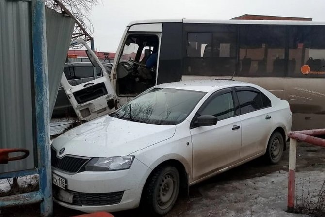 В Татарстане водитель автобуса умер за рулем и устроил ДТП (1)