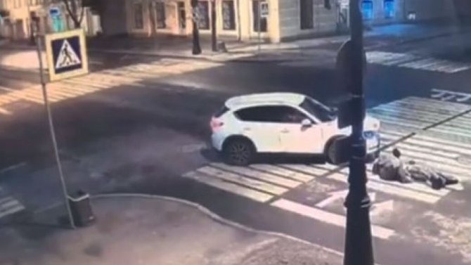 В Кронштадте женщина-водитель сбила двух человек на переходе