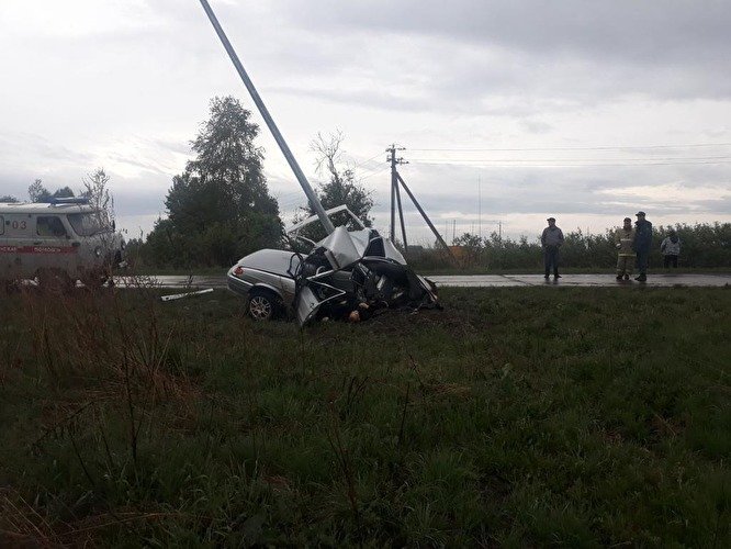 В Нижнетавдинском районе ВАЗ врезался в столб – водитель погиб (2)