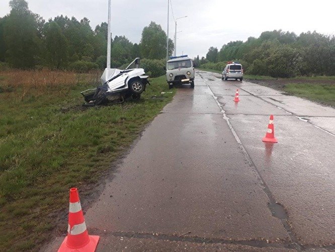 В Нижнетавдинском районе ВАЗ врезался в столб – водитель погиб (1)