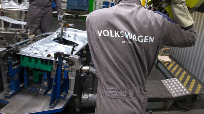 С завода Volkswagen в Калуге захотело уволиться больше людей, чем надо