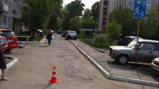 В Новосибирске водитель сбил 2-летнюю девочку и скрылся