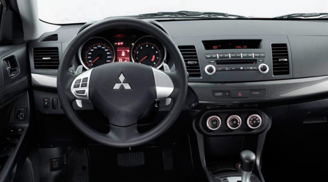 Салон Mitsubishi Lancer X