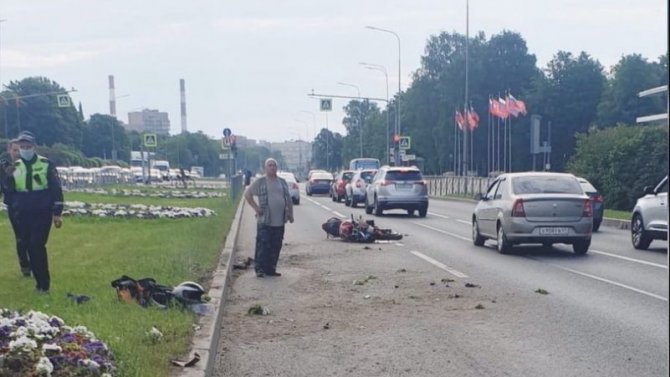 Мотоциклист пострадал в ДТП в Петербурге
