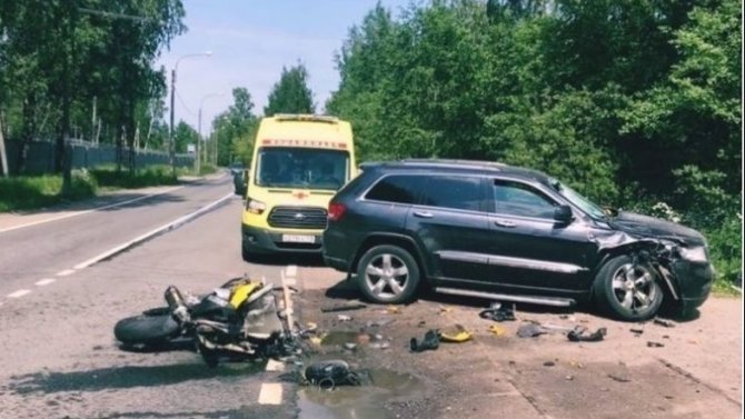 Мотоциклист погиб в ДТП на Челябинской улице в Петербурге