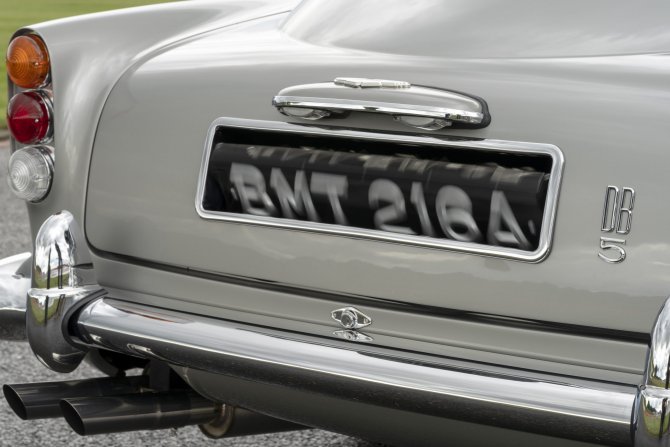 Aston Martin DB5 Goldfinger - автомобиль Джеймса Бонда 15