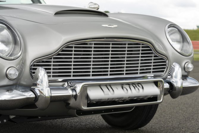 Aston Martin DB5 Goldfinger - автомобиль Джеймса Бонда 27