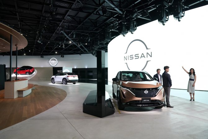Новый логотип Nissan - примеры использования 1