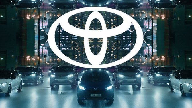 Toyota поменяла логотип, максимально его упростив
