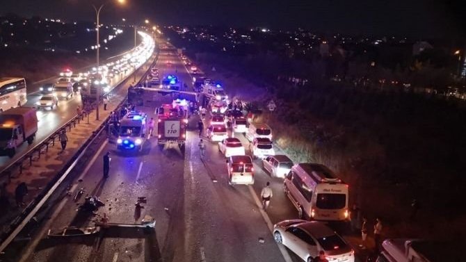В Турции из-за лопнувшего колеса перевернулся автобус — 1 человек погиб, 17 госпитализировано