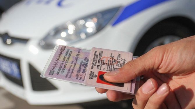 МВД России предлагает добавить в водительское удостоверение слова на английском и французском языках