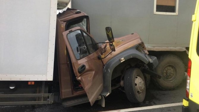 В Калининском районе Тверской области в ДТП погиб водитель грузовика