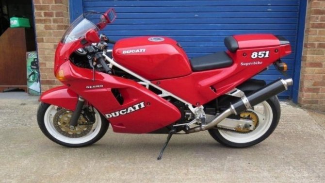 На продажу выставлен мотоцикл Ducati, принадлежавший известным автожурналистам