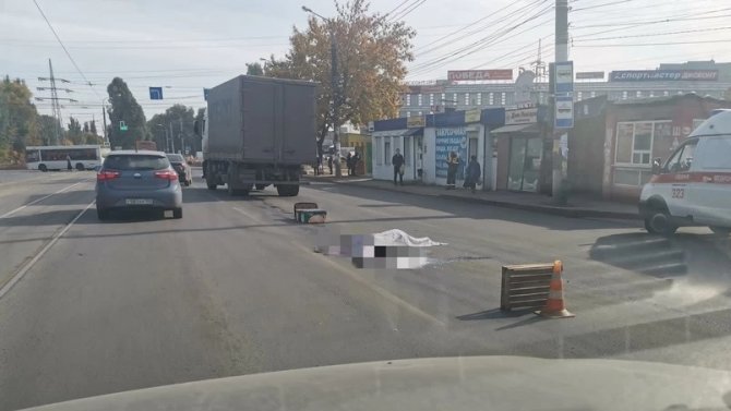 В Самаре грузовик насмерть сбил пешехода
