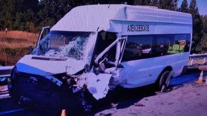 Два человека погибли в ДТП с микроавтобусом в Татарстане