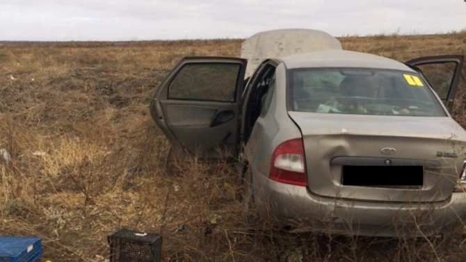 Женщина погибла при опрокидывании машины в Ростовской области