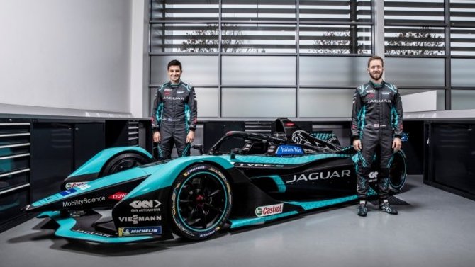 Jaguar Racing представляет гоночный электрокар Jaguar I-TYPE 5  для участия в Formula E