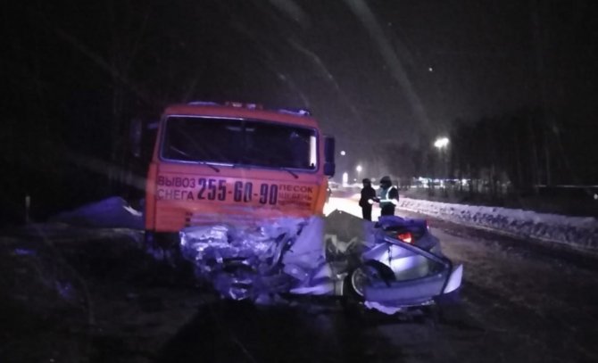 При столкновении с КАМАЗом погиб водитель легкового автомобиля_2