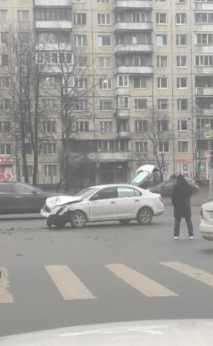 На Энгельса в Петербурге иномарка протаранила такси (2)