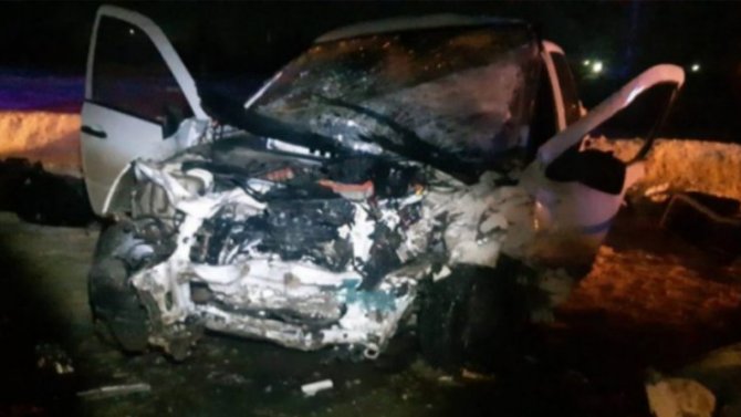 Два автомобиля столкнулись на трассе в Саратовской области, есть погибшие