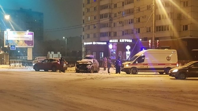 В Невском районе Петербурга три машины попали в ДТП