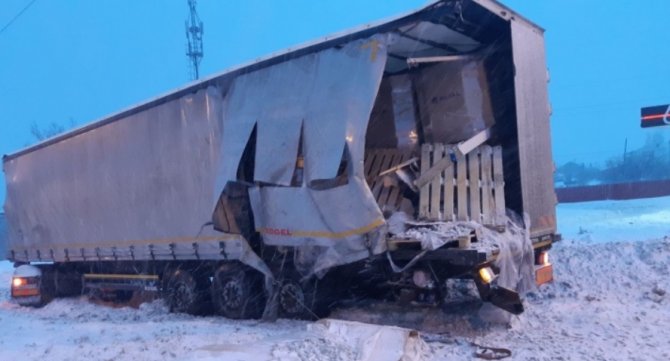 Два грузовика столкнулись в районе Жигулевской ГЭС+2
