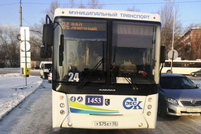 При столкновении с автобусом пострадали 3 пассажира ВАЗа_2