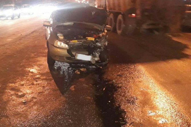 Четыре автомобиля столкнулись на Южном шоссе в Тольятти, пострадали несовершеннолетние_2
