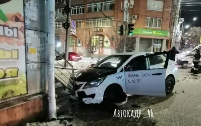 Службе Яндекс.Такси стало тесно на улицах Курска_2