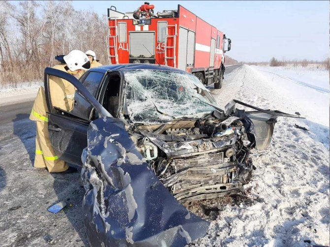 В ДТП в Самарской области погиб водитель иномарки (2)