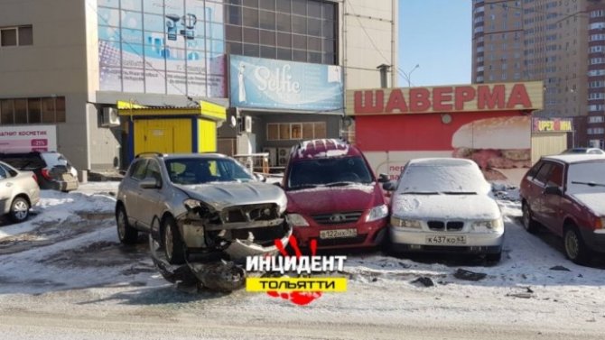 Сюрприз из 5 покалеченных машин ожидал водителей в Тольятти