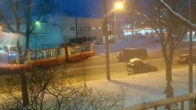 В Петербурге в ДТП с трамваем на проспекте Науки пострадал человек