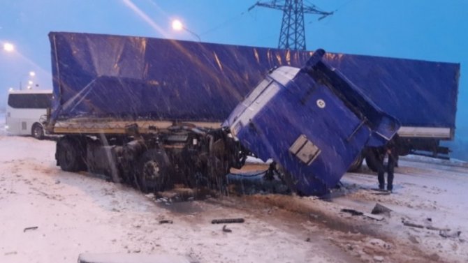 Два грузовика столкнулись в районе Жигулевской ГЭС