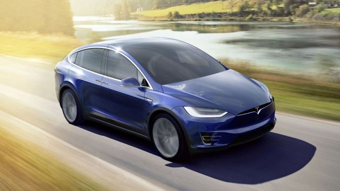 Электромобили Tesla опять рассыпаются на ходу