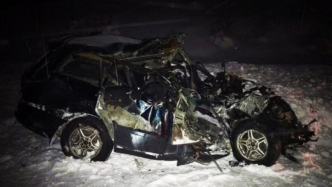 Два человека погибли в Новосибирской области при столкновении грузовика с иномаркой